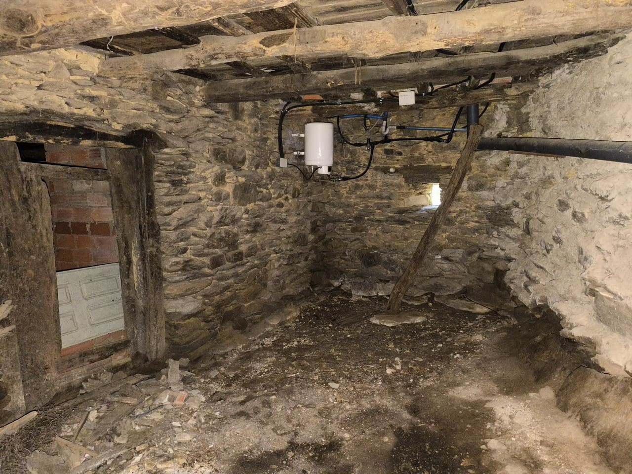 6 soveværelse Finca/Landehus til salg i Boveda - € 46.000 (Ref: 9100230)