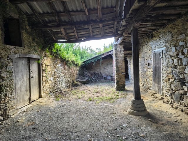 6 makuuhuone Maalaistalo myytävänä paikassa Bóveda - 46 000 € (Ref: 9100230)