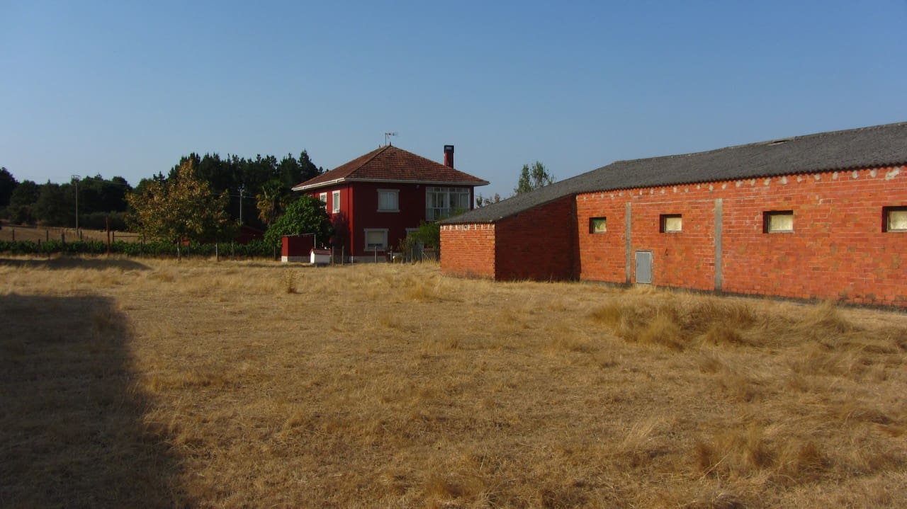 4 bedroom Finca/Country House for sale in Monforte de Lemos with garage - € 220,000 (Ref: 9269004)