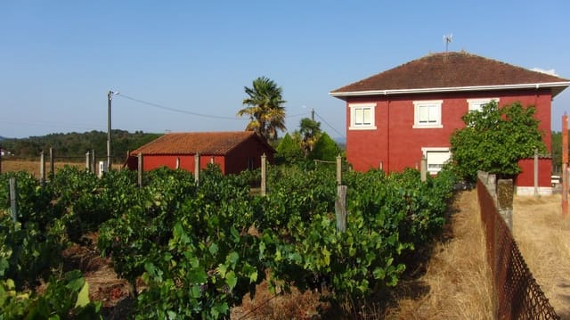 4 bedroom Finca/Country House for sale in Monforte de Lemos with garage - € 220,000 (Ref: 9269004)