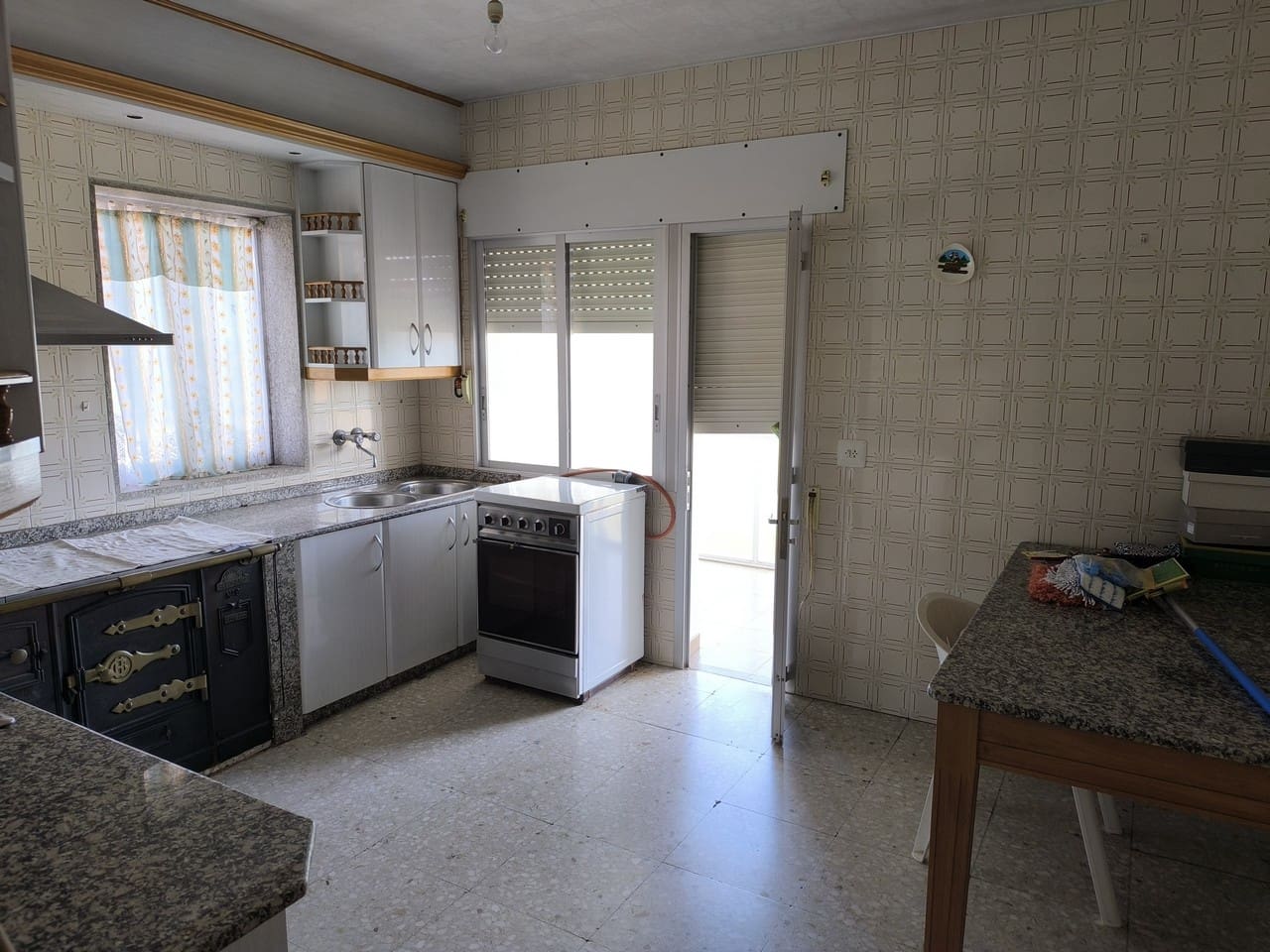 4 bedroom Finca/Country House for sale in Monforte de Lemos with garage - € 220,000 (Ref: 9269004)