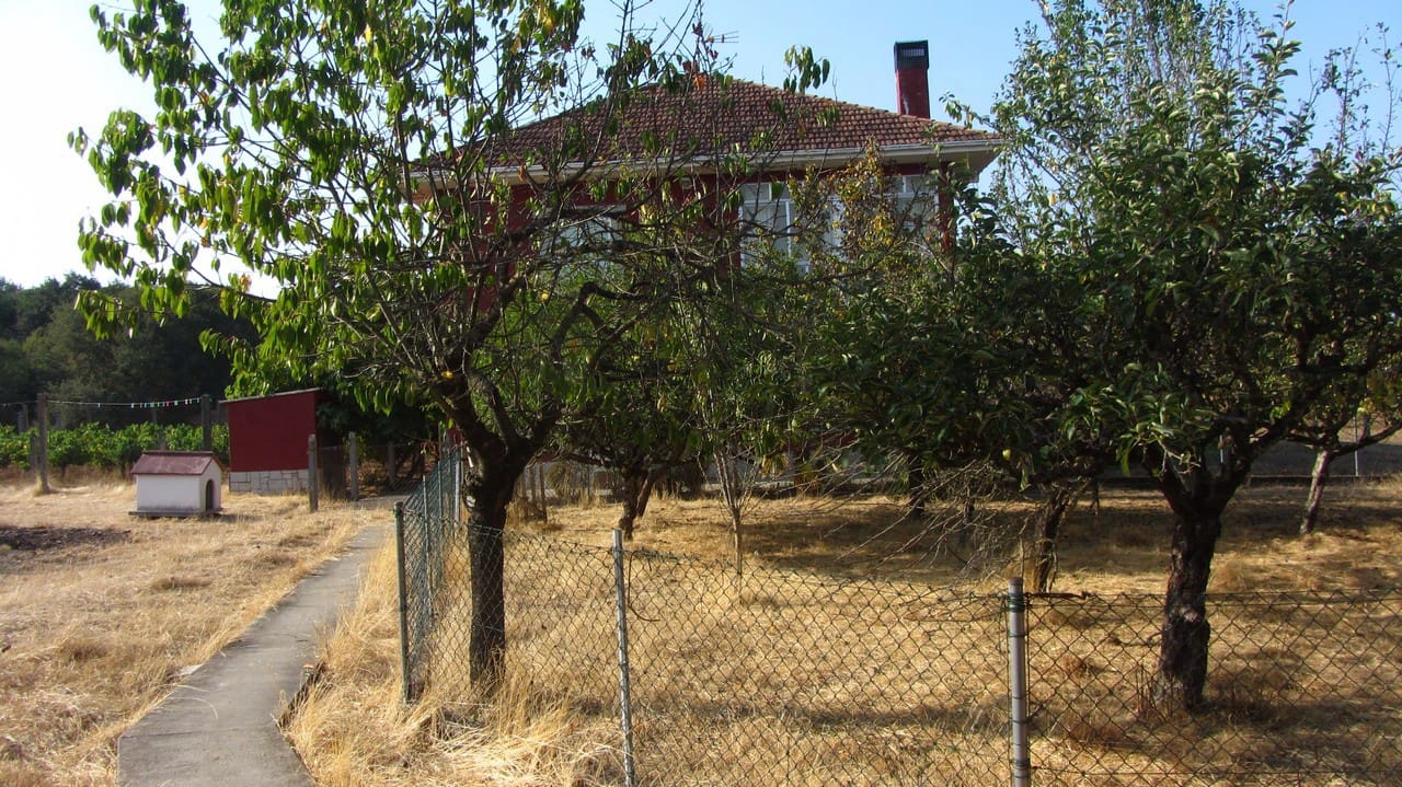 4 bedroom Finca/Country House for sale in Monforte de Lemos with garage - € 220,000 (Ref: 9269004)