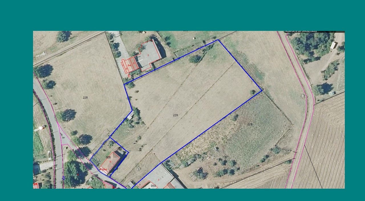 3 sovrum Finca/Hus på landet till salu i Monforte de Lemos med garage - 158 000 € (Ref: 9426760)