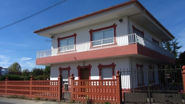 2 slaapkamer Finca/Landhuis te koop in Monforte de Lemos met garage - € 180.000 (Ref: 9438930)