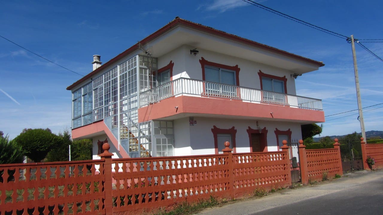 2 slaapkamer Finca/Landhuis te koop in Monforte de Lemos met garage - € 180.000 (Ref: 9438930)