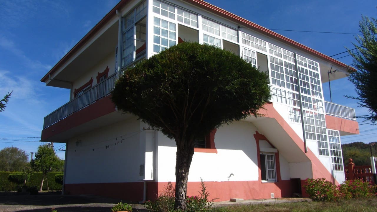 2 slaapkamer Finca/Landhuis te koop in Monforte de Lemos met garage - € 180.000 (Ref: 9438930)