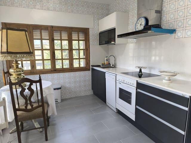 2 slaapkamer Finca/Landhuis te koop in Monforte de Lemos met garage - € 180.000 (Ref: 9438930)