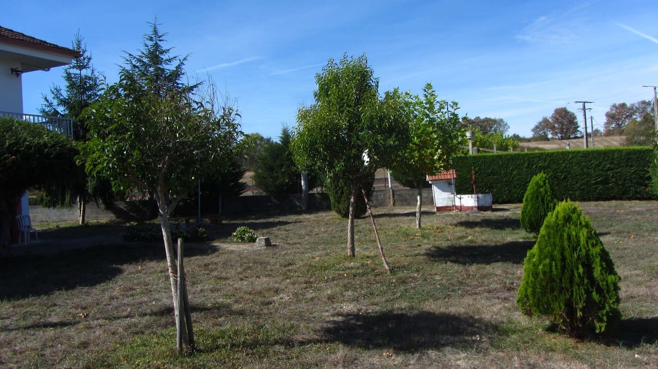 2 slaapkamer Finca/Landhuis te koop in Monforte de Lemos met garage - € 180.000 (Ref: 9438930)