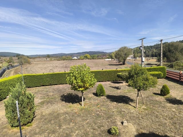 2 slaapkamer Finca/Landhuis te koop in Monforte de Lemos met garage - € 180.000 (Ref: 9438930)