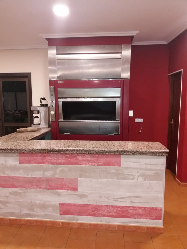 6 bedroom Business for sale in Chantada with garage - € 230,000 (Ref: 9787876)