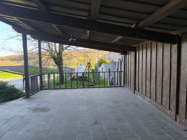 6 makuuhuone Yritys myytävänä paikassa Chantada mukana 
autotalli - 230 000 € (Ref: 9787876)