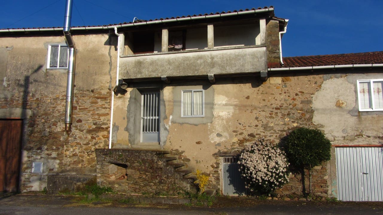 4 bedroom Finca/Country House for sale in Monforte de Lemos with garage - € 59,000 (Ref: 9866226)