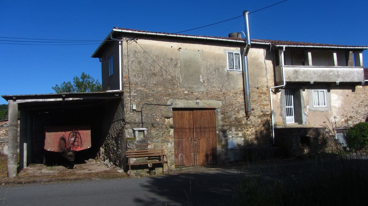 4 bedroom Finca/Country House for sale in Monforte de Lemos with garage - € 59,000 (Ref: 9866226)