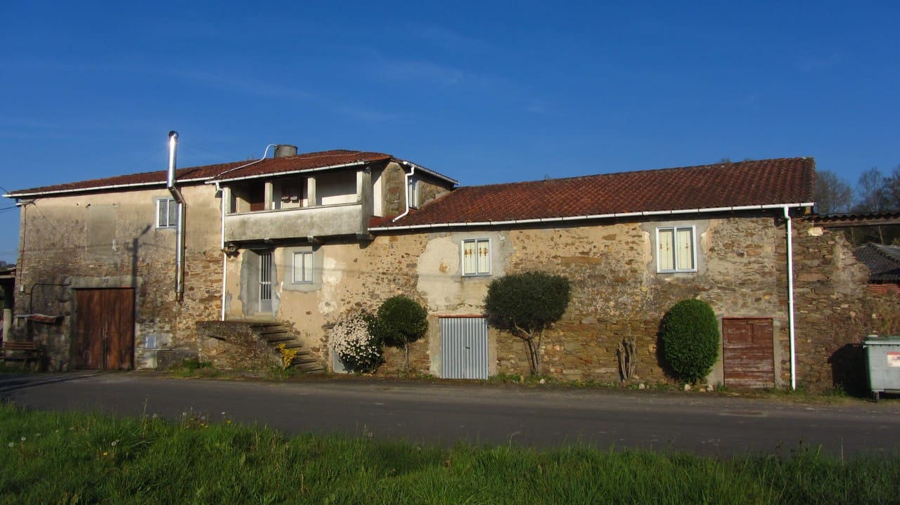 4 bedroom Finca/Country House for sale in Monforte de Lemos with garage - € 59,000 (Ref: 9866226)
