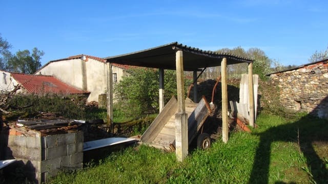 4 Zimmer Finca/Landgut zu verkaufen in Monforte de Lemos mit Garage - 59.000 € (Ref: 9866226)