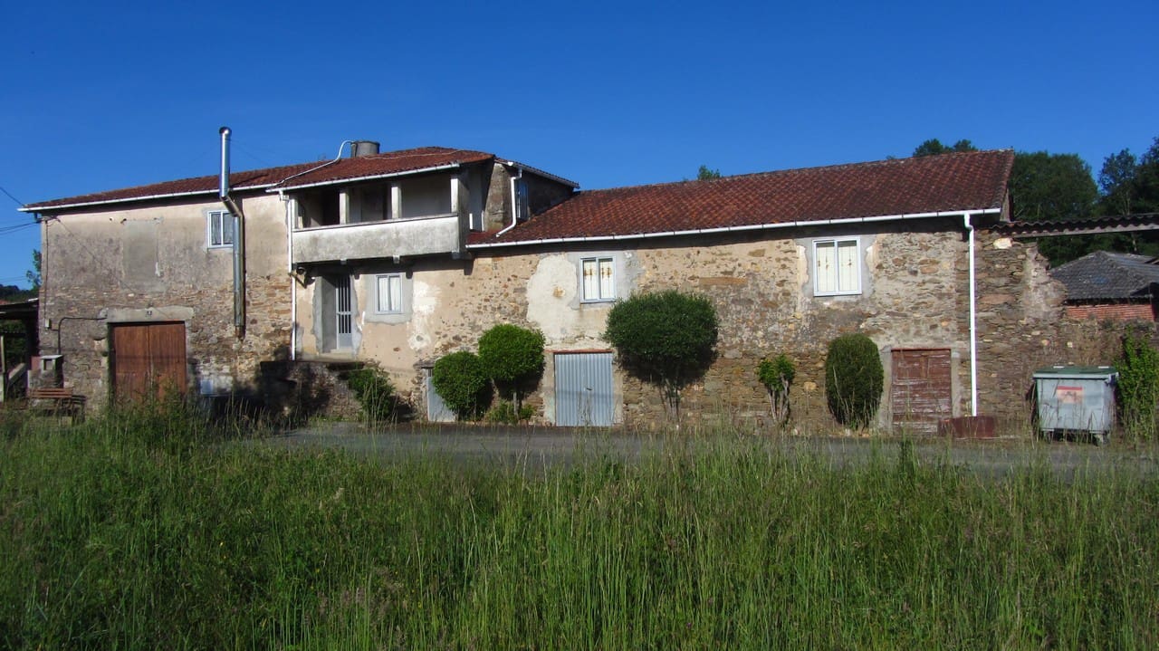 4 bedroom Finca/Country House for sale in Monforte de Lemos with garage - € 59,000 (Ref: 9866226)