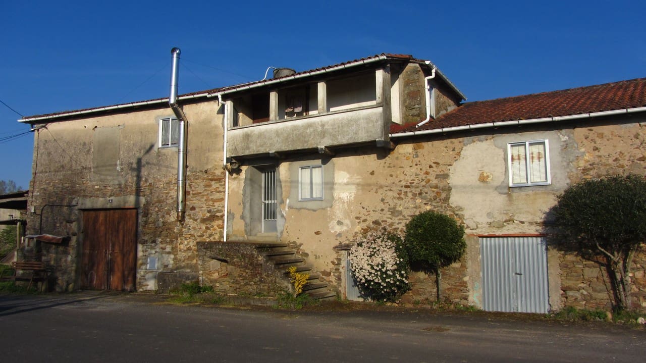 4 bedroom Finca/Country House for sale in Monforte de Lemos with garage - € 59,000 (Ref: 9866226)