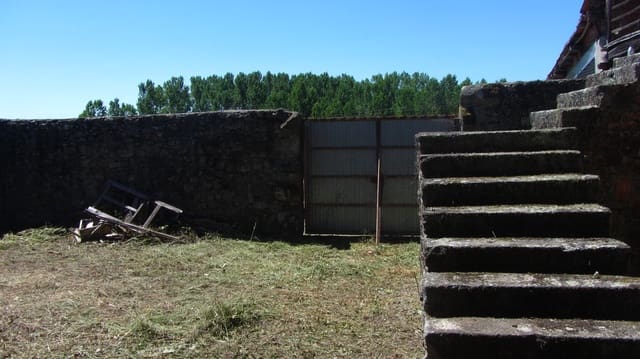 4 chambre Finca/Maison de Campagne à vendre à Monforte de Lemos avec garage - 110 000 € (Ref: 9948877)