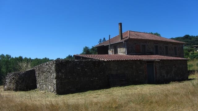 4 chambre Finca/Maison de Campagne à vendre à Monforte de Lemos avec garage - 110 000 € (Ref: 9948877)