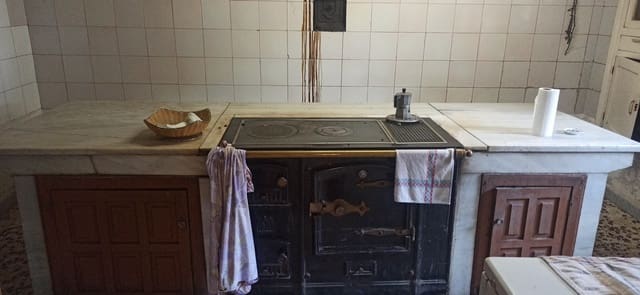 4 slaapkamer Finca/Landhuis te koop in Antas de Ulla met garage - € 76.000 (Ref: 9966814)