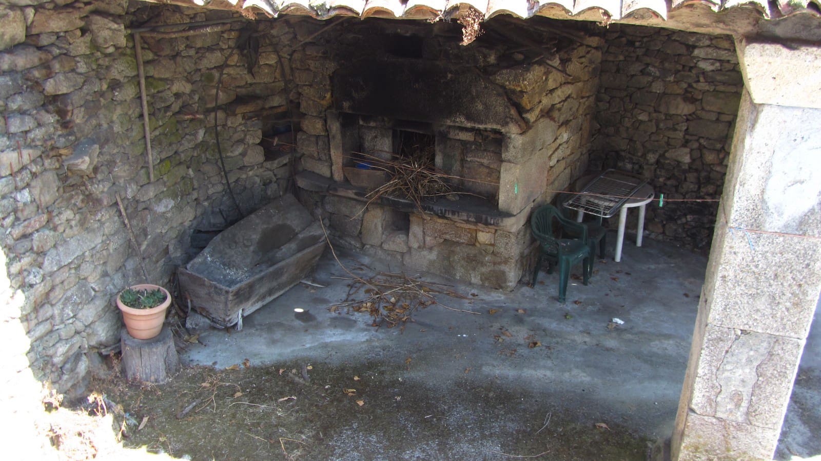 4 slaapkamer Finca/Landhuis te koop in Antas de Ulla met garage - € 76.000 (Ref: 9966814)