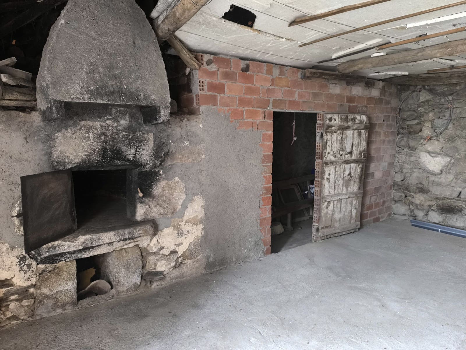 5 bedroom Finca/Country House for sale in O Savinao with garage - € 70,000 (Ref: 9977840)