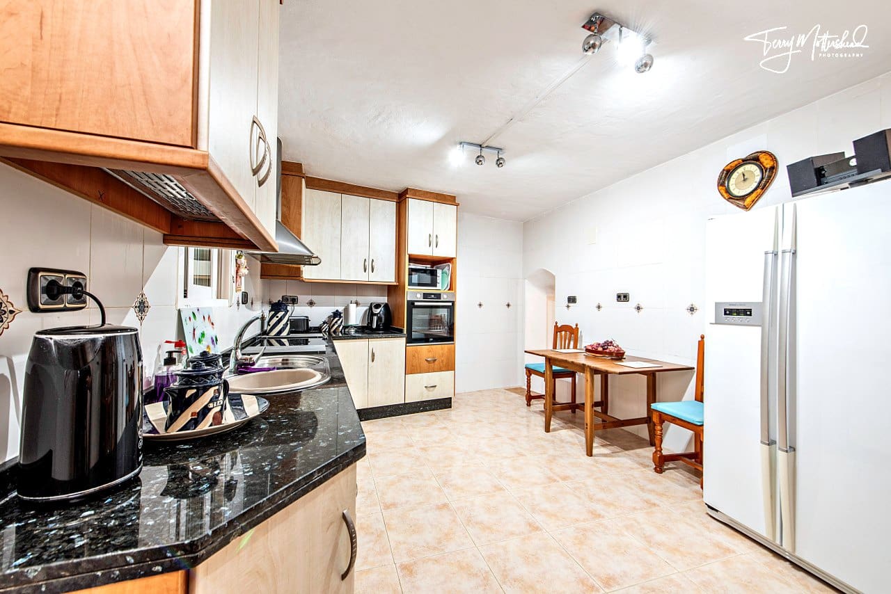 3 makuuhuone Omakotitalo myytävänä paikassa Velez de Benaudalla mukana 
autotalli - 149 950 € (Ref: 10086580)