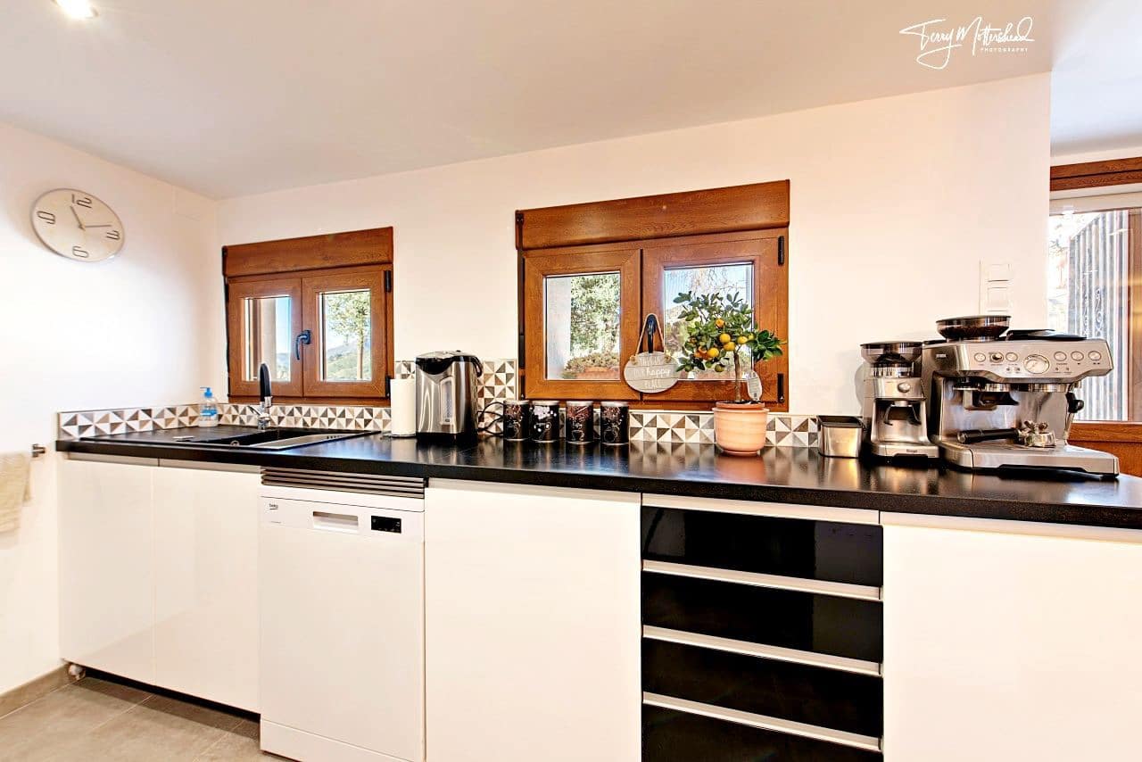 4 soverom Finca/Herregård til salgs i Velez de Benaudalla med garasje - € 295 000 (Ref: 9815075)