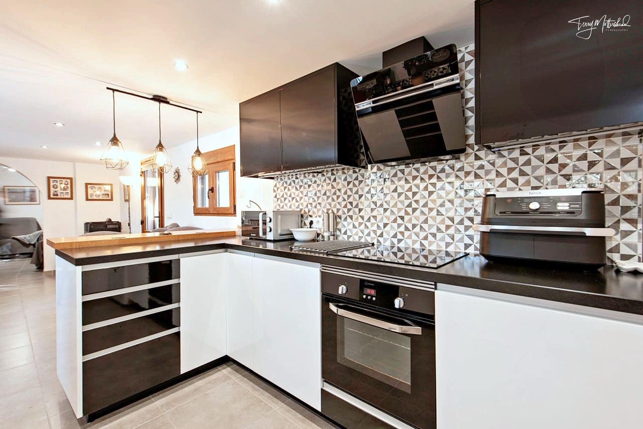4 soverom Finca/Herregård til salgs i Velez de Benaudalla med garasje - € 295 000 (Ref: 9815075)
