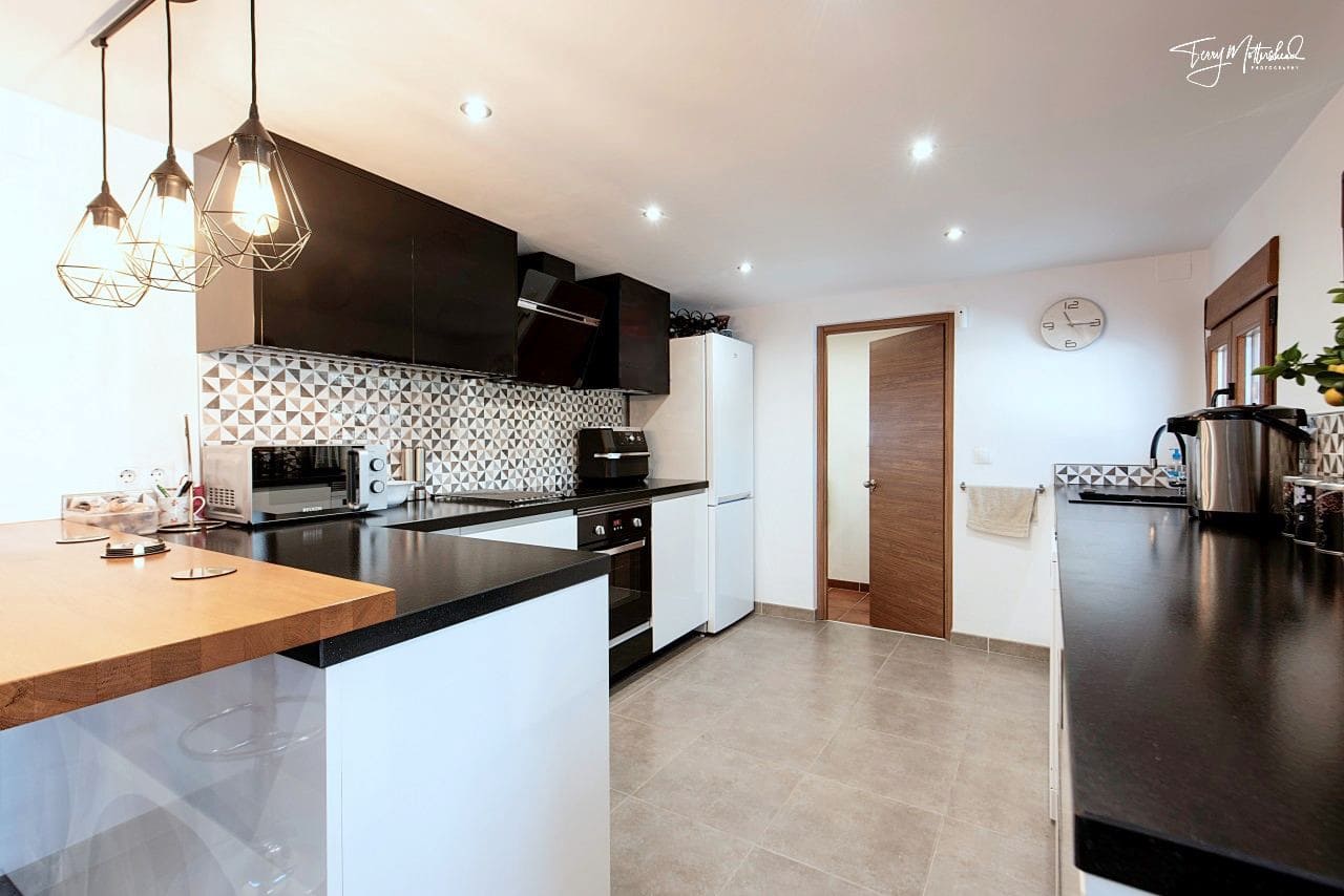 4 soverom Finca/Herregård til salgs i Velez de Benaudalla med garasje - € 295 000 (Ref: 9815075)
