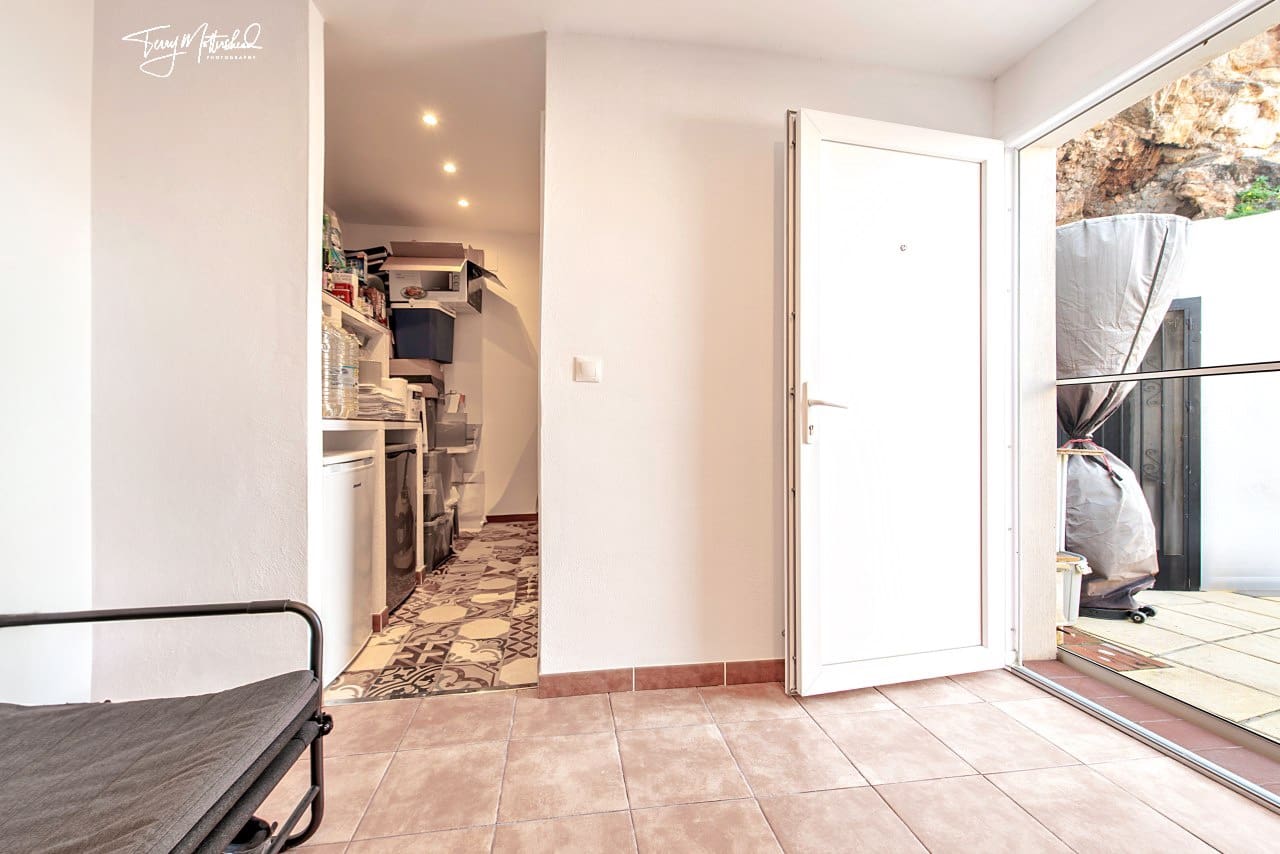 4 soverom Finca/Herregård til salgs i Velez de Benaudalla med garasje - € 295 000 (Ref: 9815075)