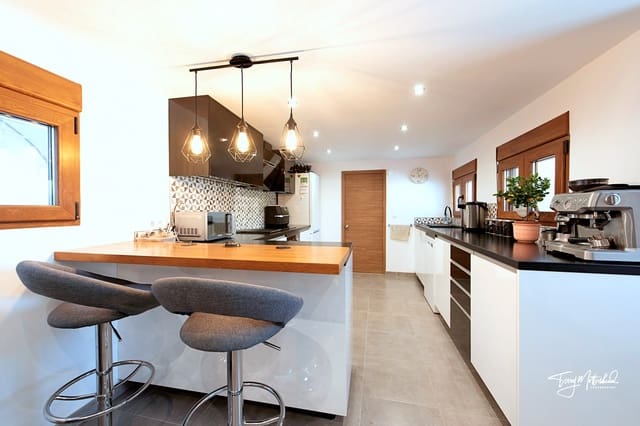 4 soverom Finca/Herregård til salgs i Vélez de Benaudalla med garasje - € 295 000 (Ref: 9815075)