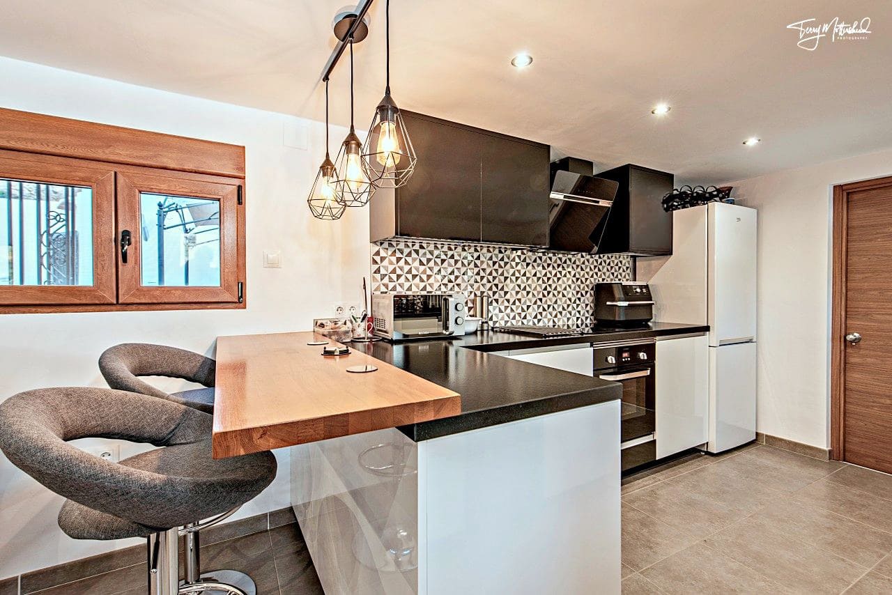 4 soverom Finca/Herregård til salgs i Velez de Benaudalla med garasje - € 295 000 (Ref: 9815075)
