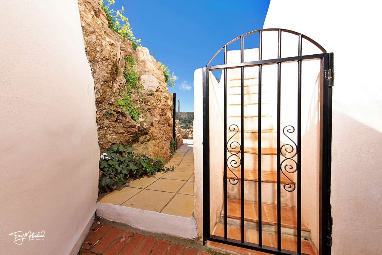 4 soverom Finca/Herregård til salgs i Velez de Benaudalla med garasje - € 295 000 (Ref: 9815075)