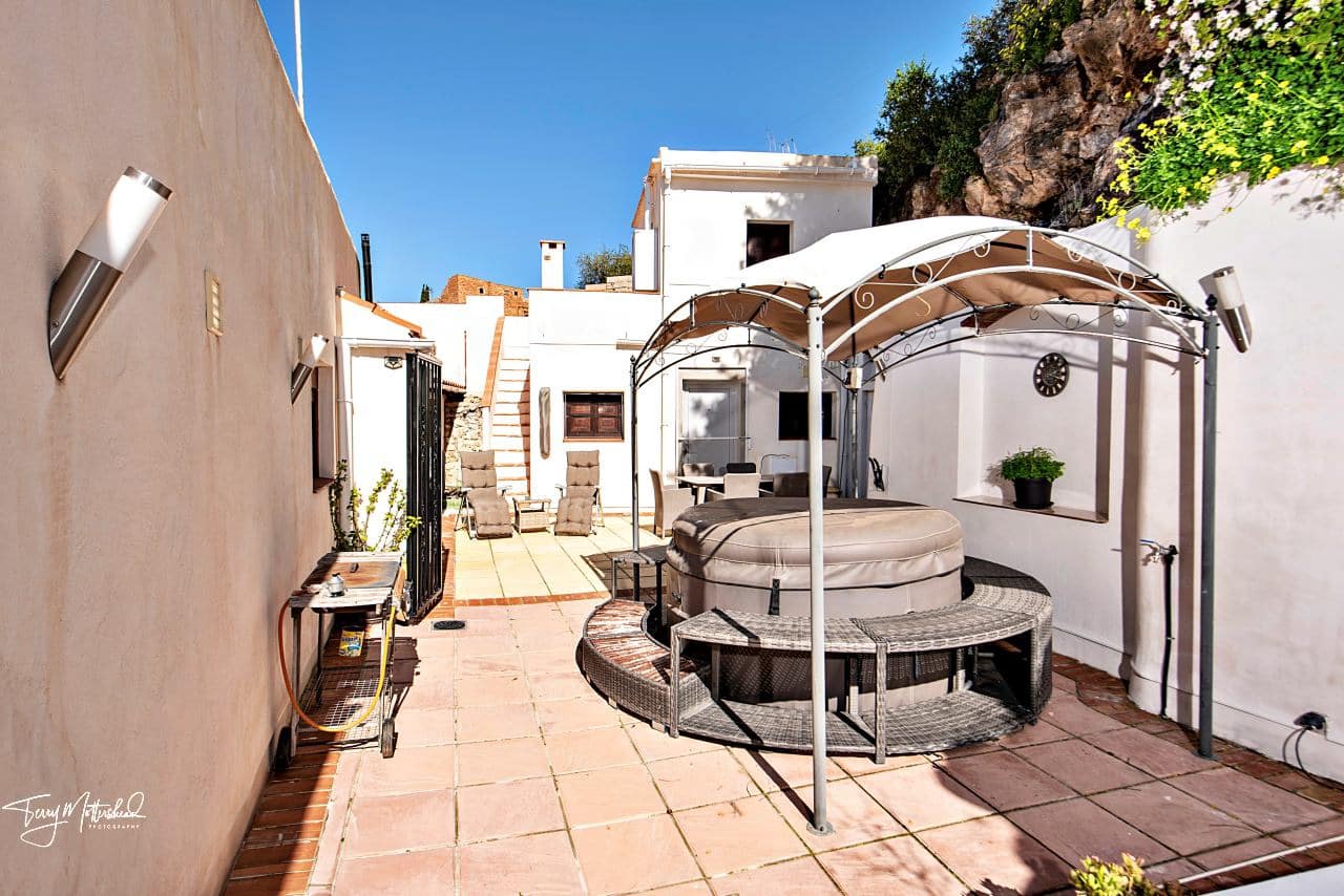 4 soverom Finca/Herregård til salgs i Velez de Benaudalla med garasje - € 295 000 (Ref: 9815075)