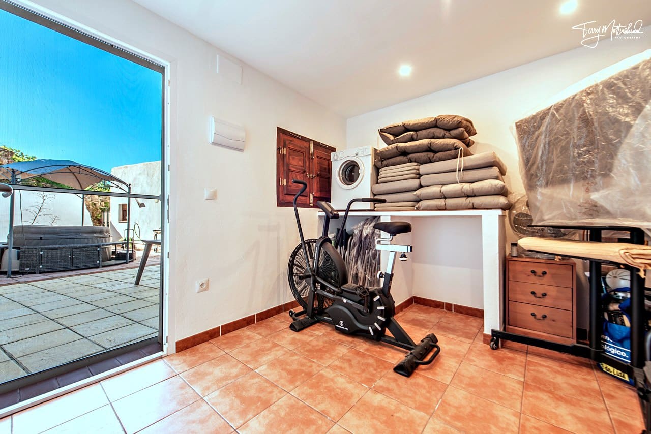 4 soverom Finca/Herregård til salgs i Velez de Benaudalla med garasje - € 295 000 (Ref: 9815075)