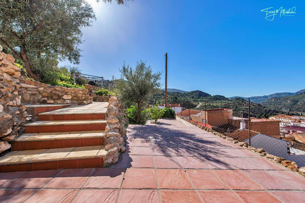 4 soverom Finca/Herregård til salgs i Velez de Benaudalla med garasje - € 295 000 (Ref: 9815075)