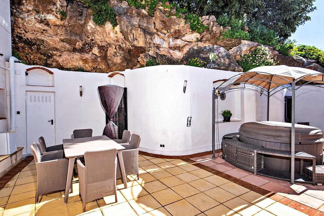 4 soverom Finca/Herregård til salgs i Velez de Benaudalla med garasje - € 295 000 (Ref: 9815075)