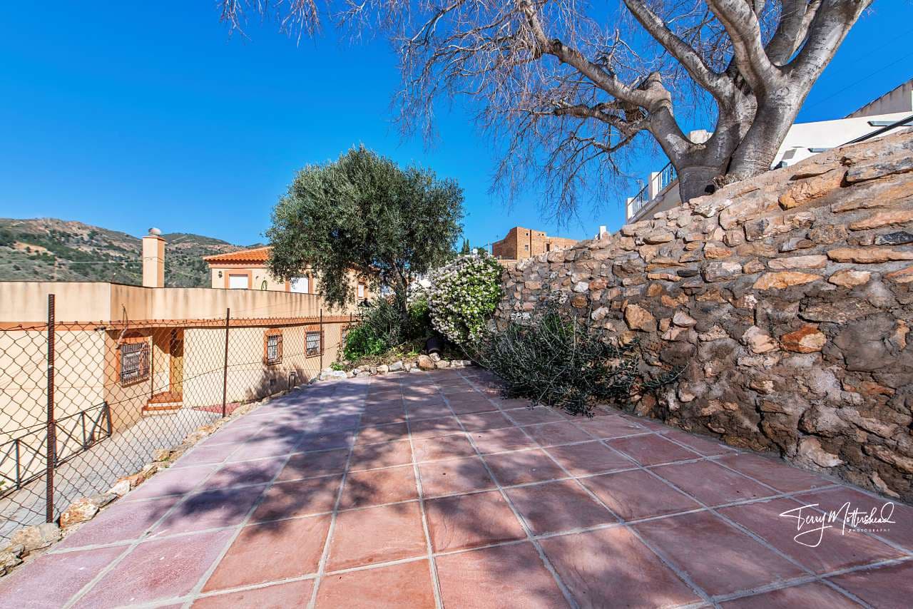 4 soverom Finca/Herregård til salgs i Velez de Benaudalla med garasje - € 295 000 (Ref: 9815075)