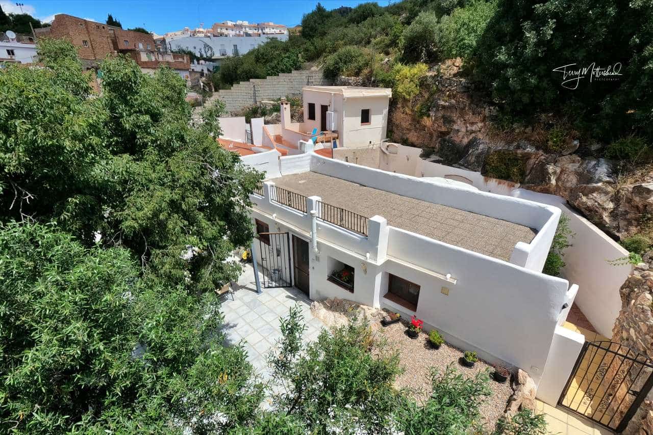 4 bedroom Finca/Country House for sale in Velez de Benaudalla with garage - € 295,000 (Ref: 9815075)
