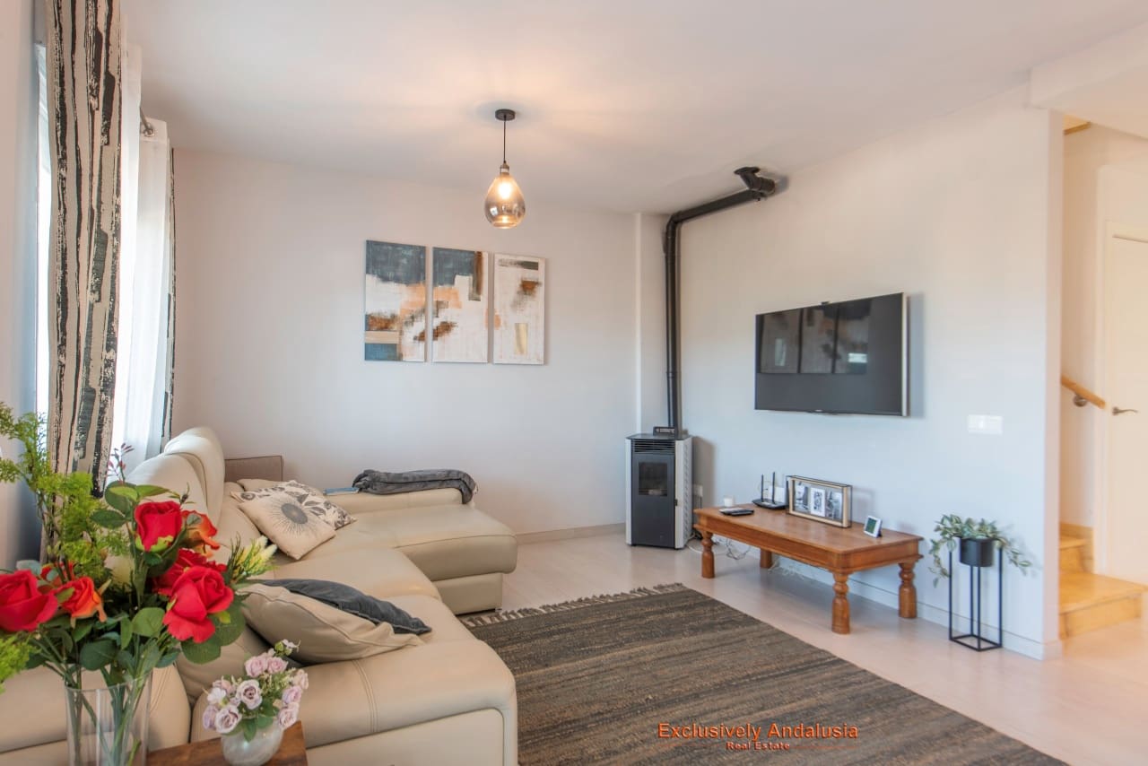 3 bedroom Townhouse for sale in Velez de Benaudalla with garage - € 229,000 (Ref: 9815076)