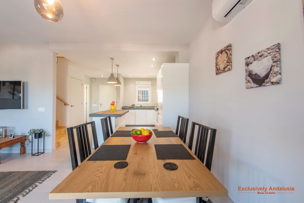 3 bedroom Townhouse for sale in Velez de Benaudalla with garage - € 229,000 (Ref: 9815076)