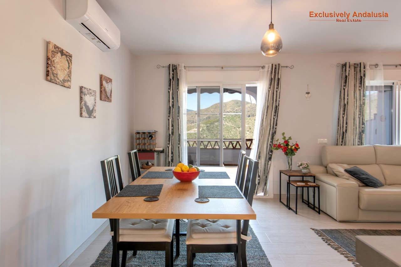 3 bedroom Townhouse for sale in Velez de Benaudalla with garage - € 229,000 (Ref: 9815076)