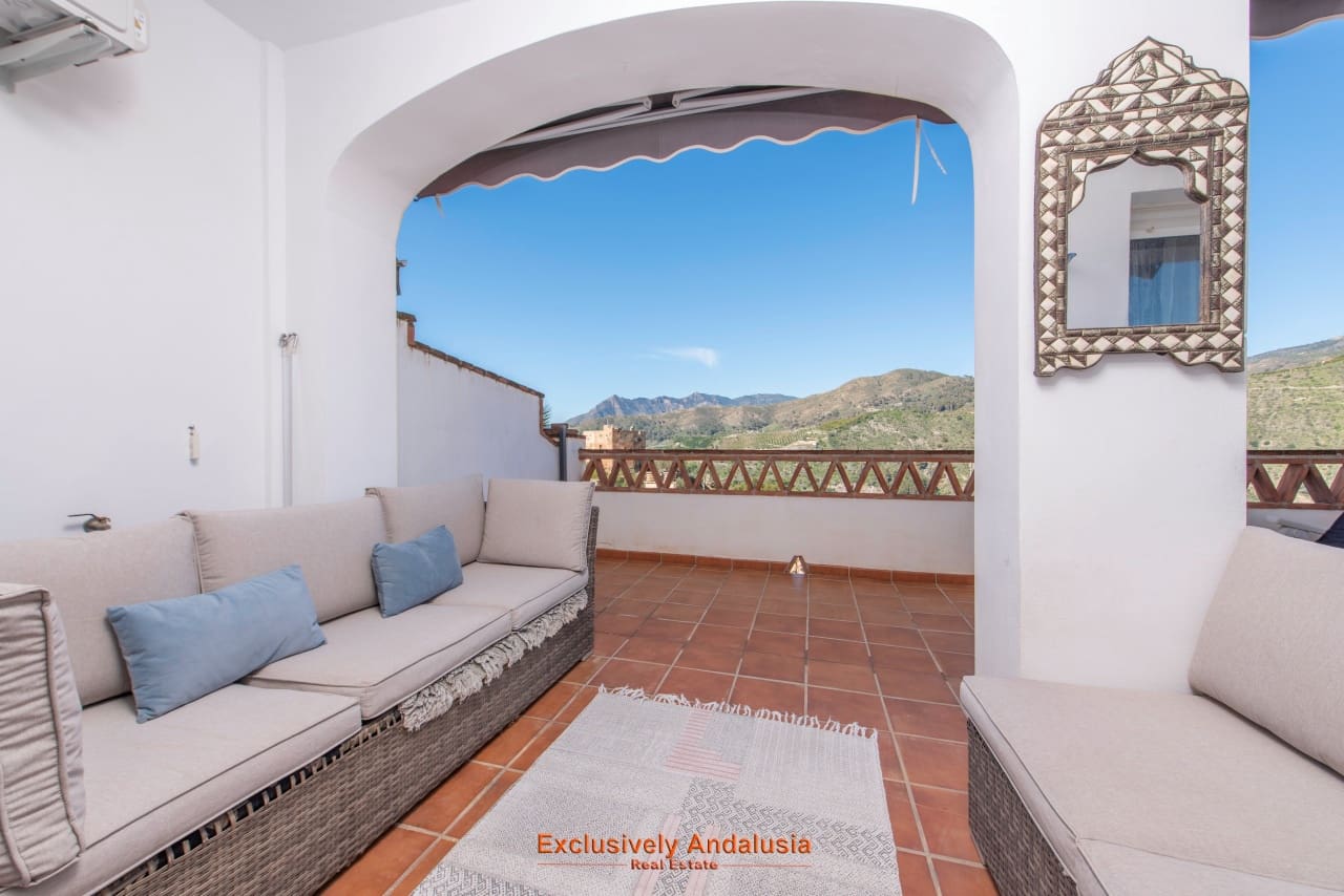 3 bedroom Townhouse for sale in Velez de Benaudalla with garage - € 229,000 (Ref: 9815076)