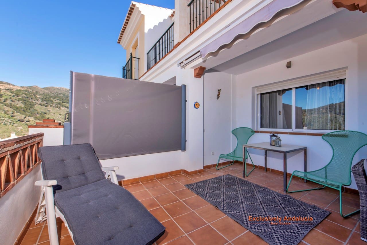 3 bedroom Townhouse for sale in Velez de Benaudalla with garage - € 229,000 (Ref: 9815076)