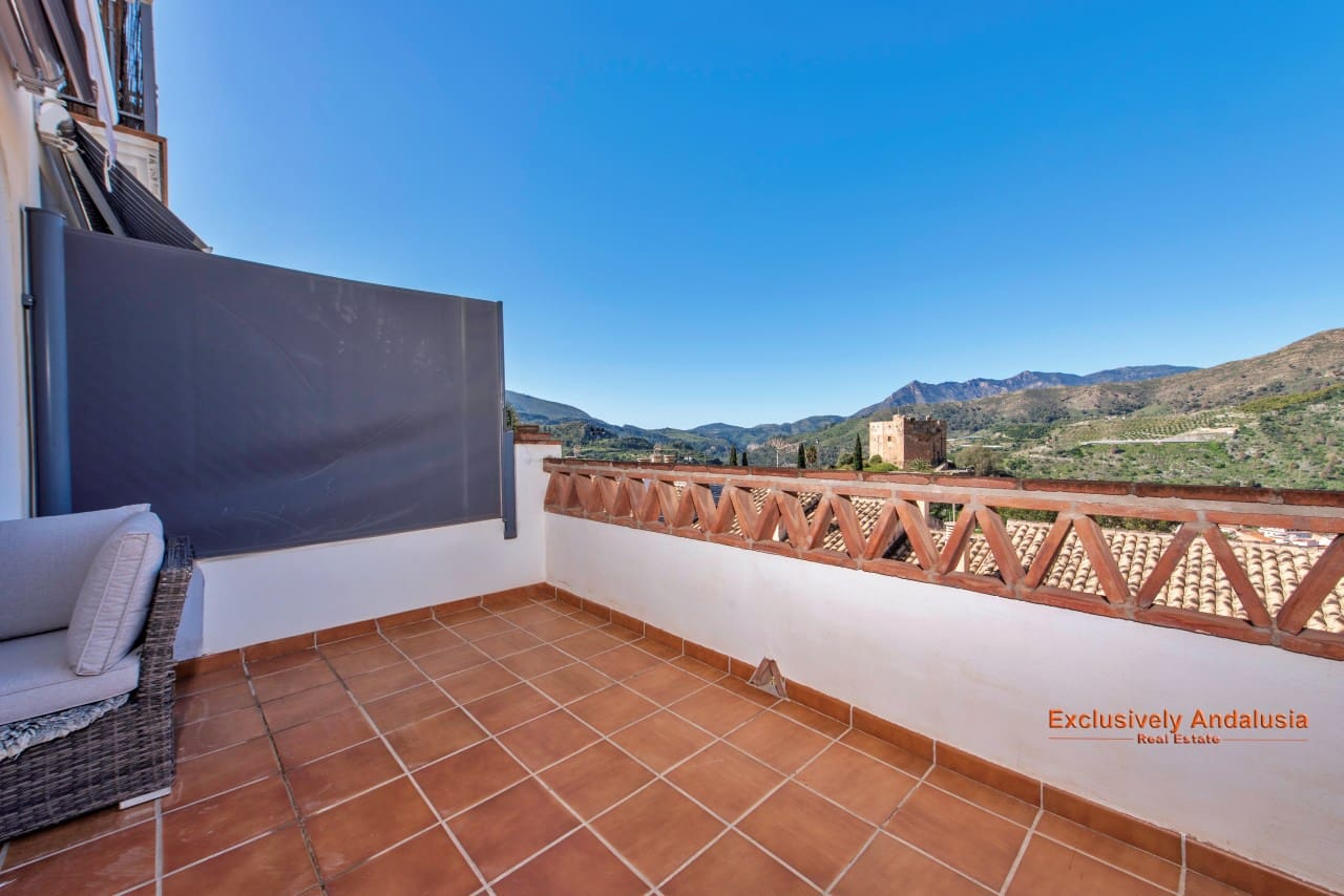 3 bedroom Townhouse for sale in Velez de Benaudalla with garage - € 229,000 (Ref: 9815076)