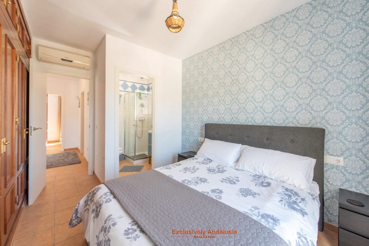 3 bedroom Townhouse for sale in Velez de Benaudalla with garage - € 229,000 (Ref: 9815076)