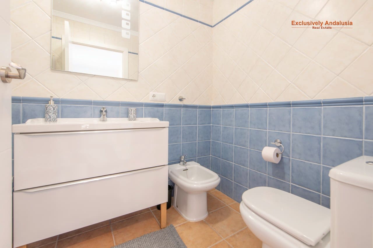 3 bedroom Townhouse for sale in Velez de Benaudalla with garage - € 229,000 (Ref: 9815076)
