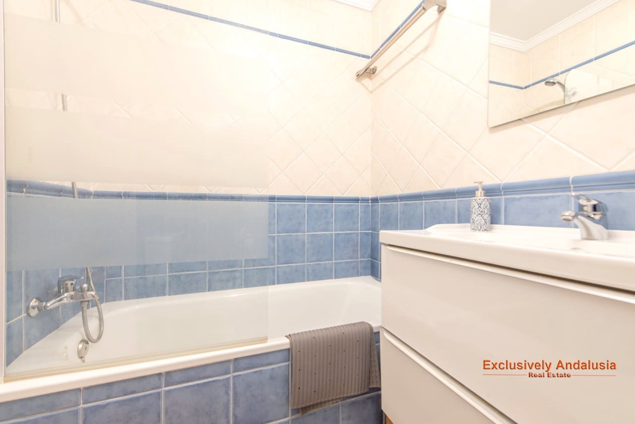 3 bedroom Townhouse for sale in Velez de Benaudalla with garage - € 229,000 (Ref: 9815076)