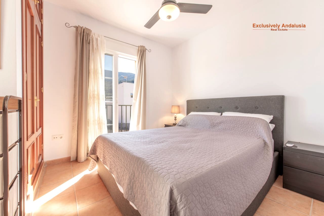 3 bedroom Townhouse for sale in Velez de Benaudalla with garage - € 229,000 (Ref: 9815076)